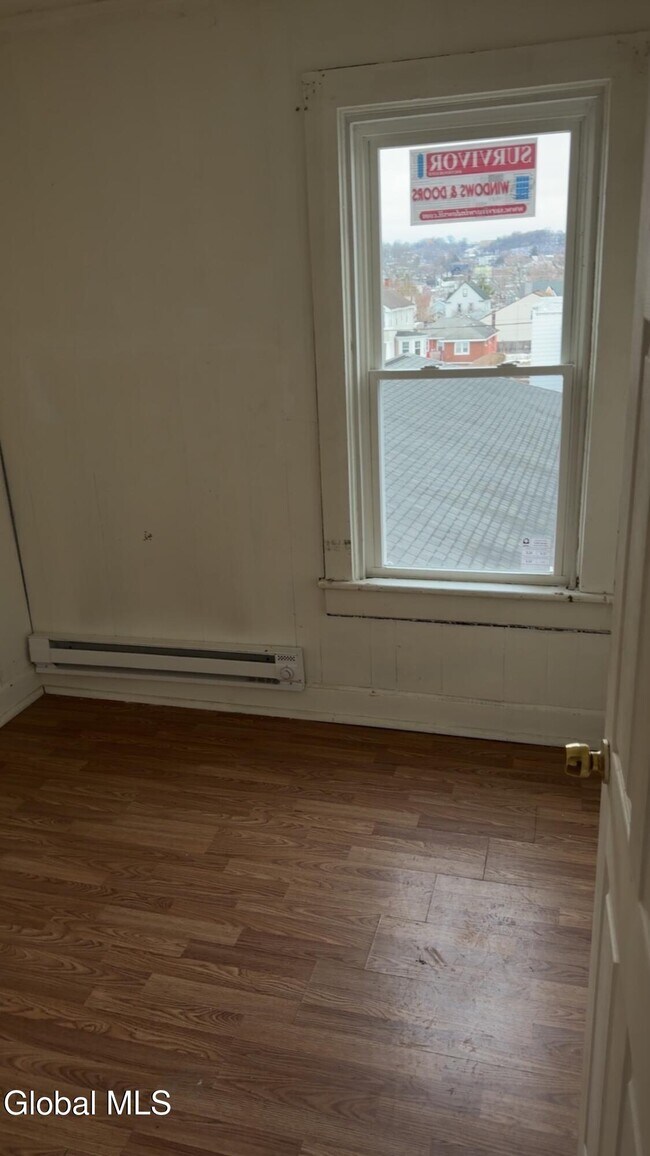 Foto del edificio - 96 Myrtle Ave