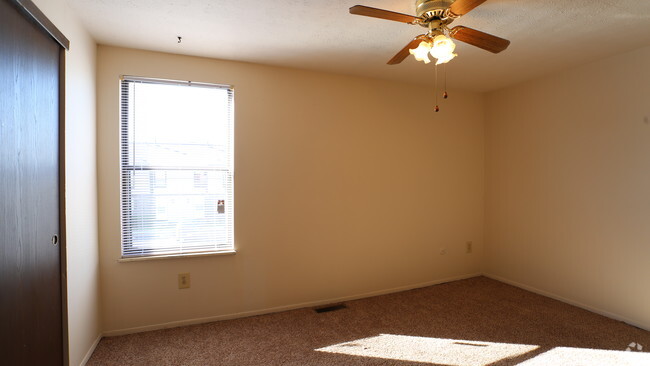 Bedroom - Maple Canyon Apartments