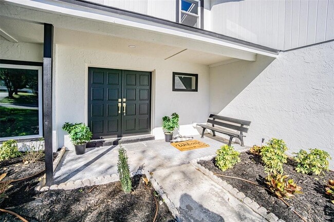 Building Photo - 6370 Conniewood Square