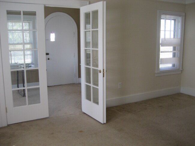 Foto del edificio - 529 Knowles St