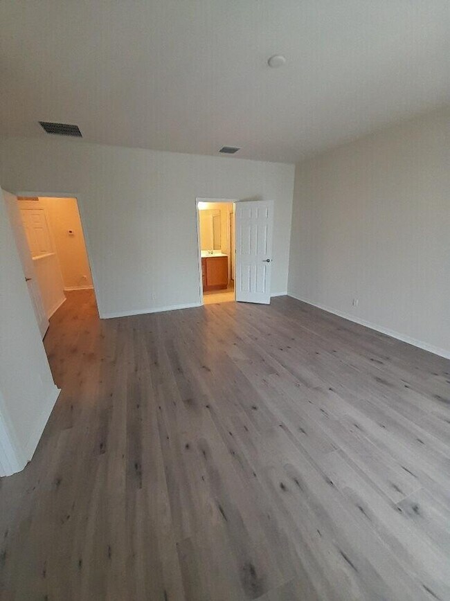 Foto del edificio - 3242 S Caroline Dr