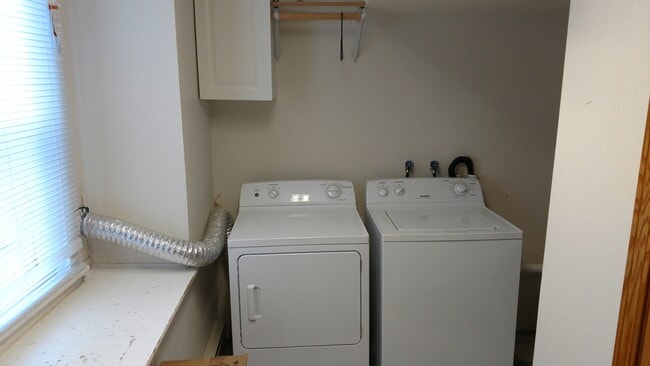 Building Photo - 405 S Page St