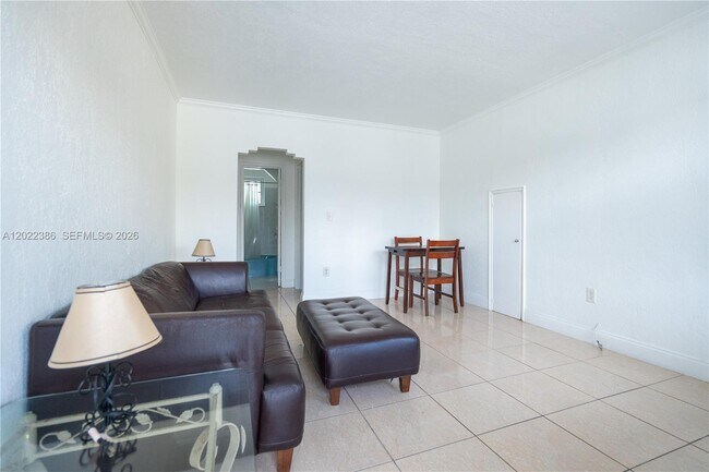 Foto del edificio - 7435 Harding Ave