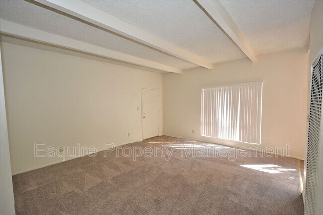 Foto del edificio - 2050 N Ventura Rd