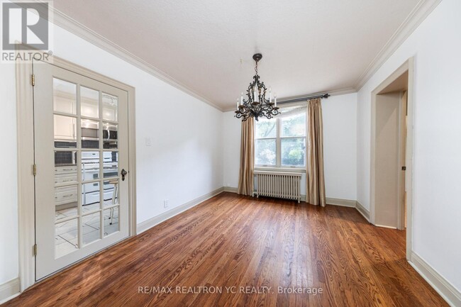 Photo du bâtiment - 425 Broadway Ave