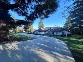 Building Photo - 531 High Sierra Dr