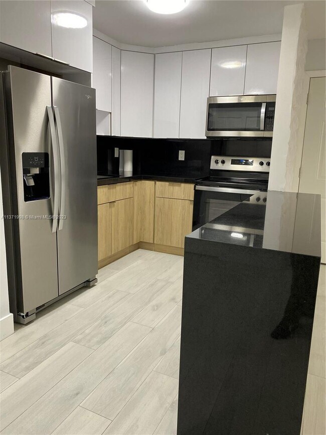 Foto del edificio - 7140 NW 179th St