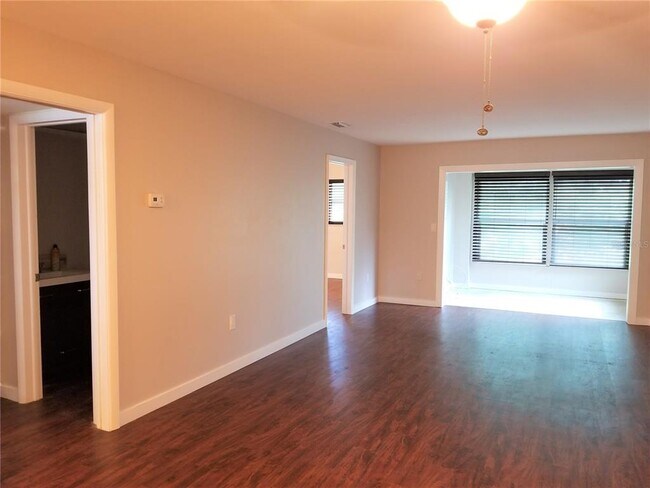 Building Photo - 1433 S Belcher Rd