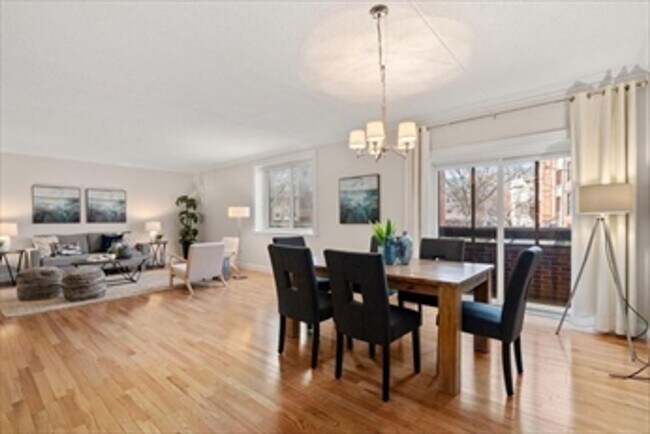 Foto del edificio - 2 bed/2 bath, WD in unit, parking, central...