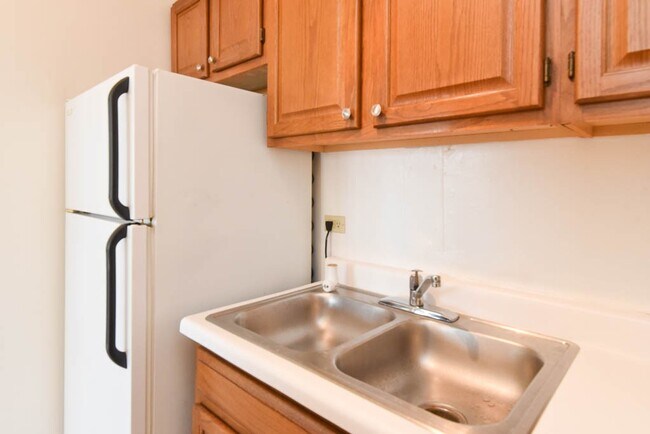 Building Photo - 4180 N Marine Dr