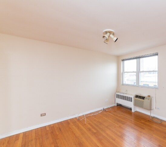 Building Photo - Lovely one bedroom with easy highway acces...