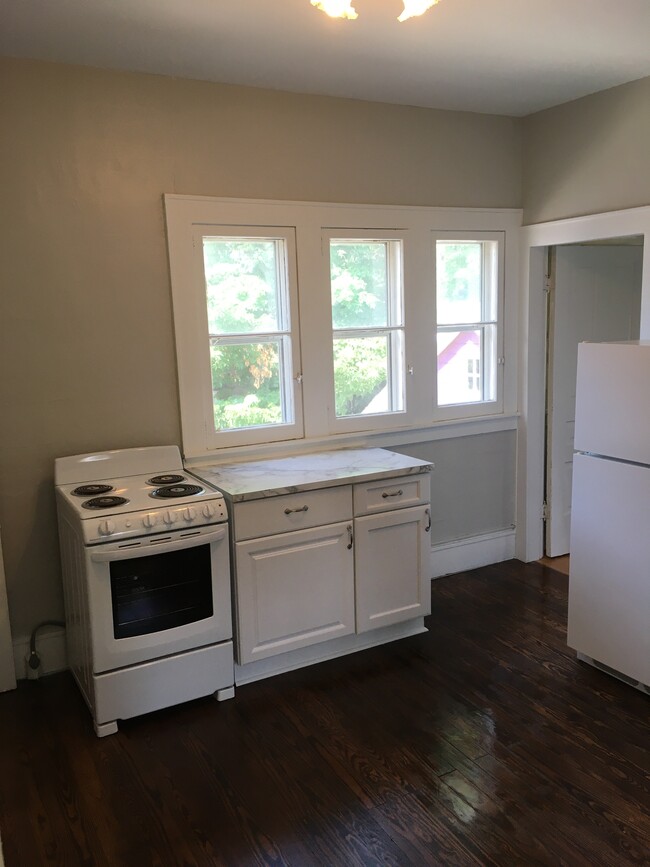 Kitchen - 320 N Walnut St