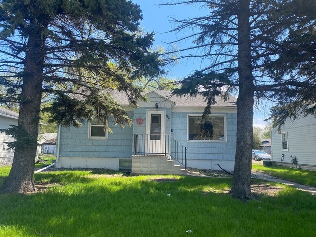 Building Photo - 4 Bed 2 Bath Home!