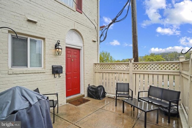 Building Photo - 1401 N Van Dorn St
