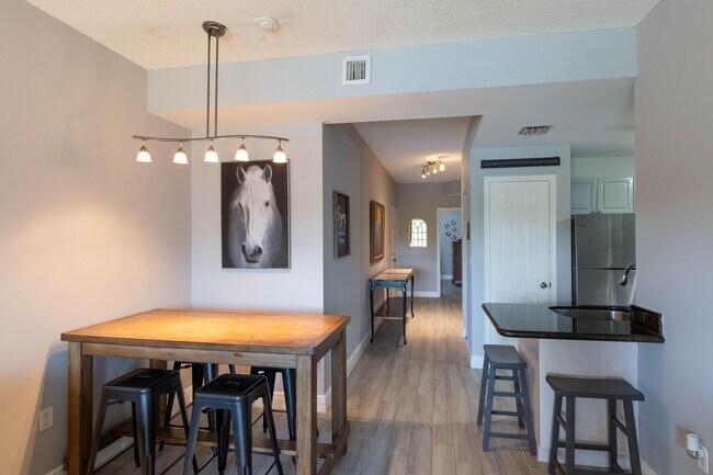 Building Photo - 2040 Greenview Shores Blvd