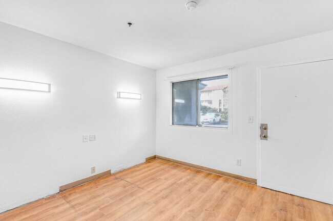 Foto del edificio - 1516 Newbury Rd