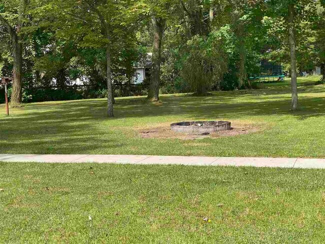 Foto del edificio - 2555 N Eastman Rd