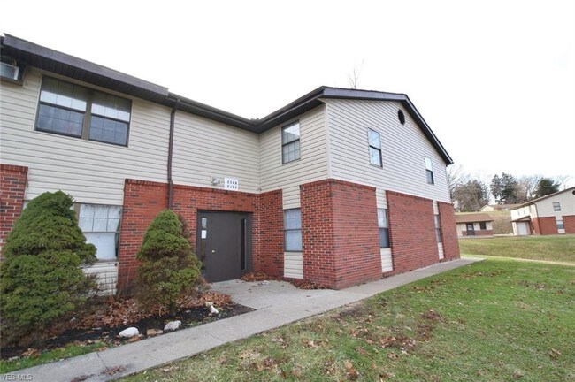 Building Photo - 2998 Brookside Dr