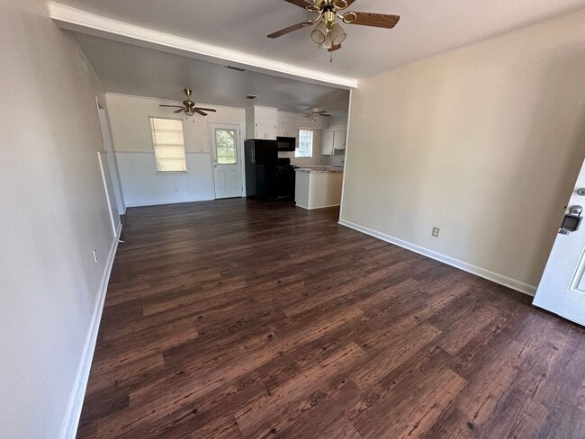 Building Photo - Updated Southern Hills 3 Bedroom