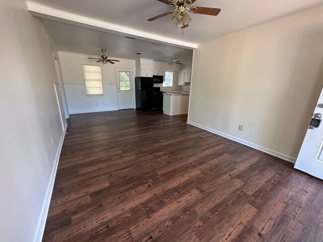 Foto del edificio - Updated Southern Hills 3 Bedroom