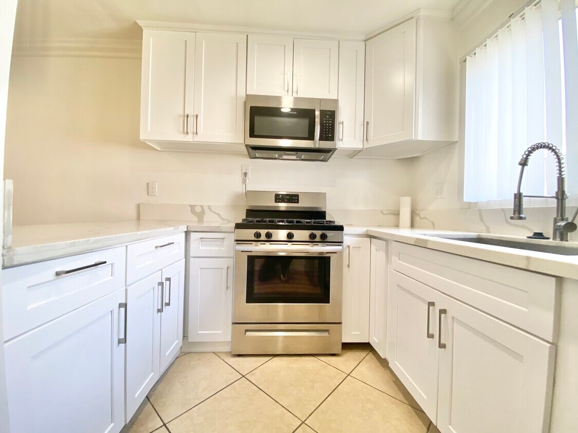 Foto principal - 6151 Fountain Ave