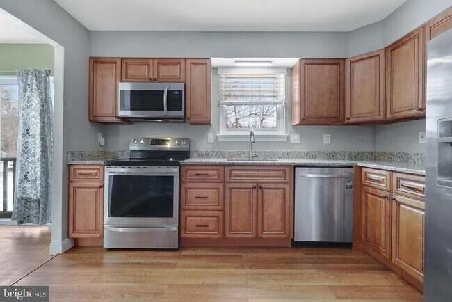 Building Photo - 8136 Comet Dr