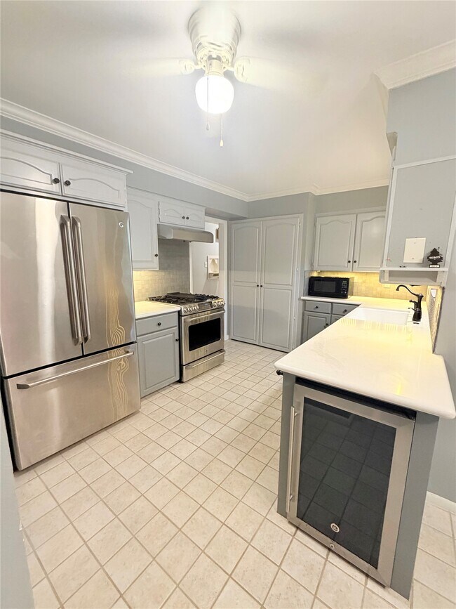 Foto del edificio - 4833 Hazelton St