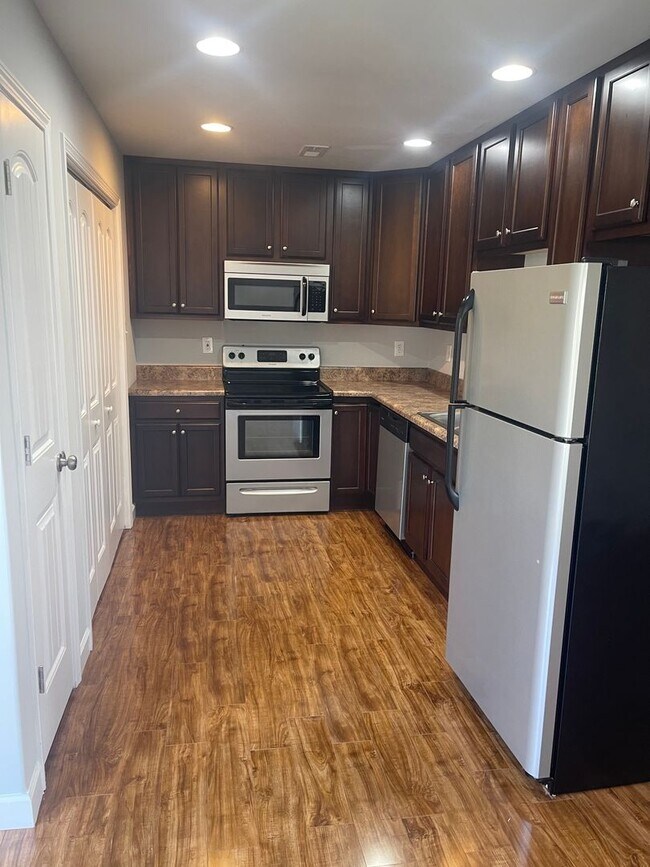 Foto del edificio - Modern Townhomes on Beals Chapel