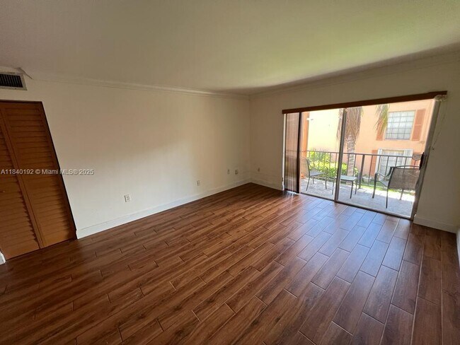 Foto del edificio - 7160 Fairway Dr