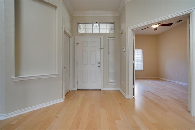Foto del edificio - 2724 Lakehollow Ln
