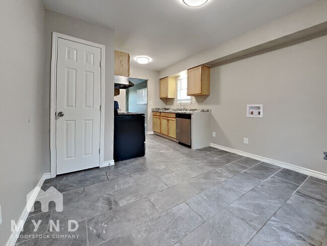 Building Photo - 1307 Cardinal Dr