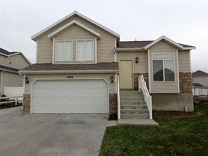 Building Photo - 1836 N Stallion Ln