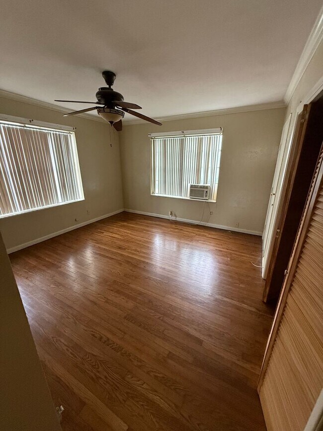 Foto del edificio - 5317 Purington Ave