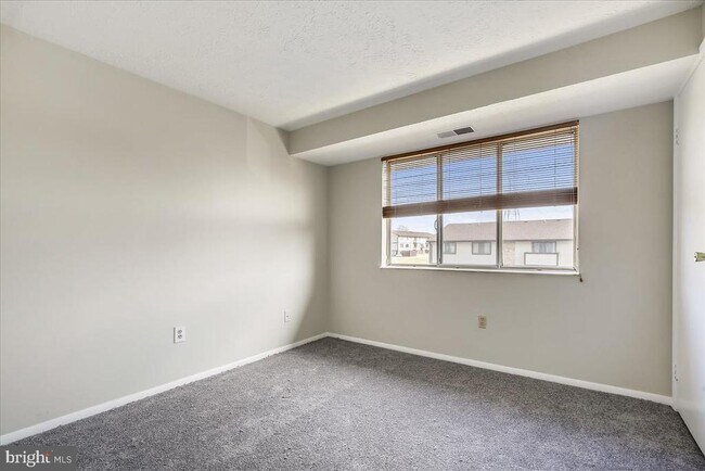 Building Photo - 551 Heather Ridge Dr
