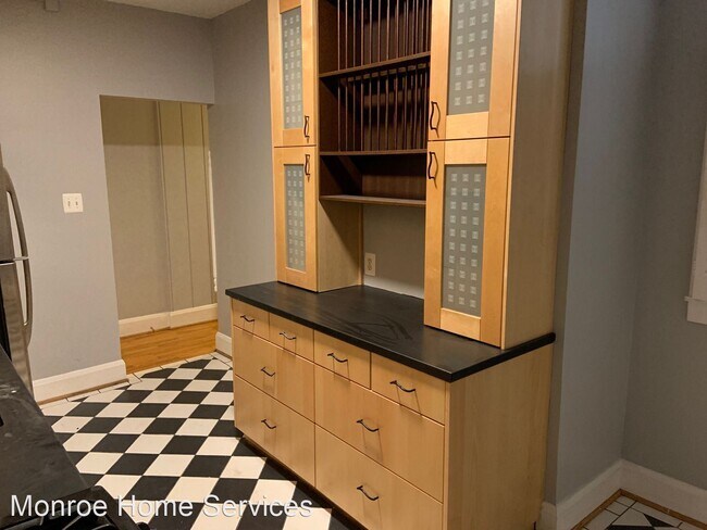 Foto del edificio - 1 br, 1 bath House - 912 N Calvert St Apt 2B