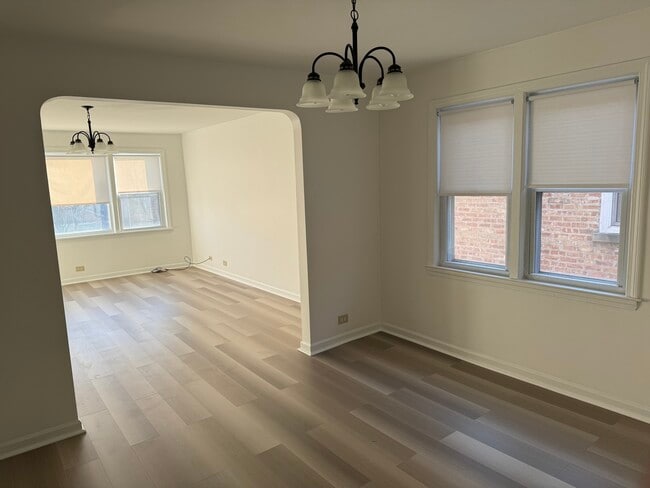 Foto del edificio - 5746 N Kimball Ave