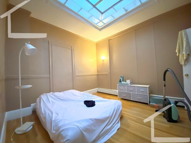 Foto del edificio - 22 Bay State Rd