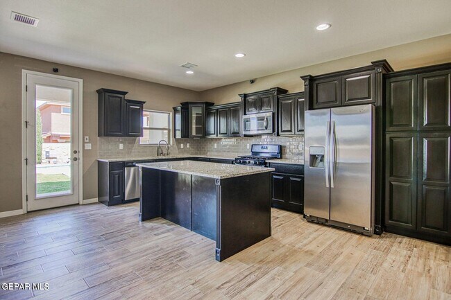 Building Photo - 3133 Red Creek