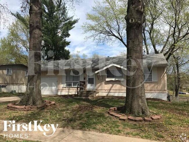 Building Photo - 9309 Farley Ave