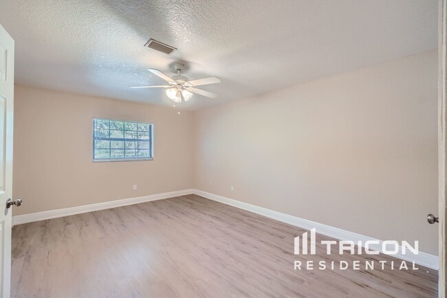 Building Photo - 321 Hollow Tree Drive Seffner FL