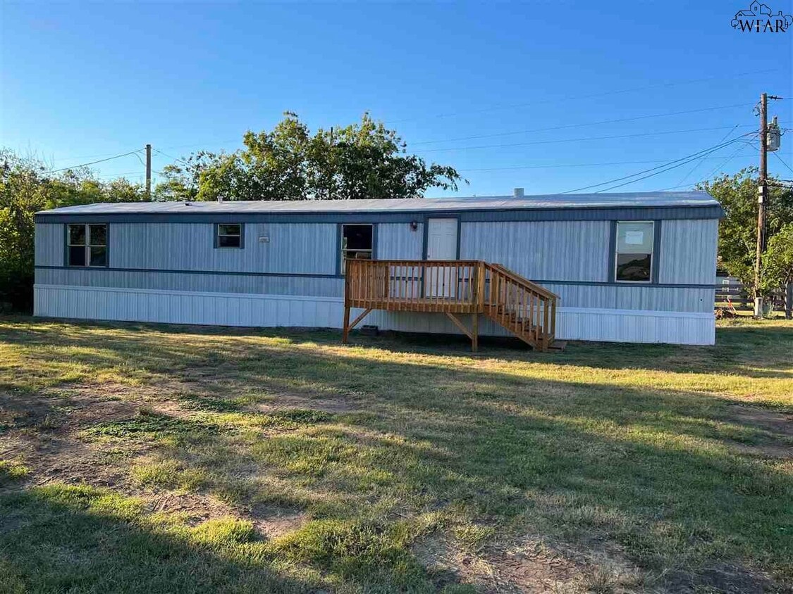 405 E Aldine St, Iowa Park, TX 76367 House Rental in Iowa Park, TX