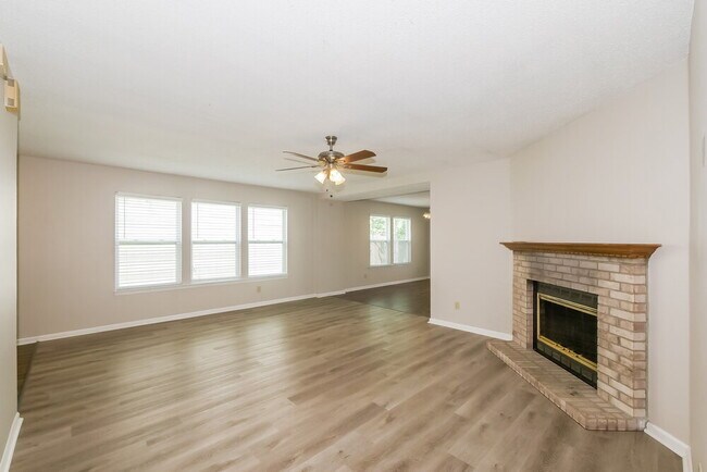 Foto del edificio - 2282 Shadowbrook Dr