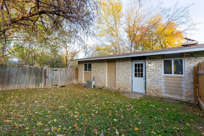 Foto del edificio - 3210 Northeast Dr