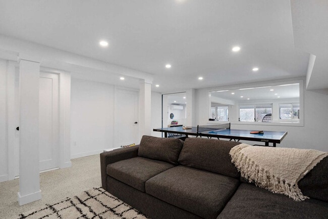 Building Photo - 1835 Naugles Dr