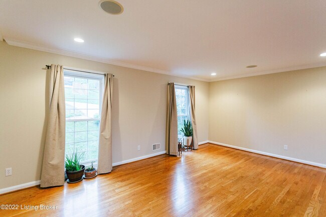 Building Photo - 2417 Ashwood Dr
