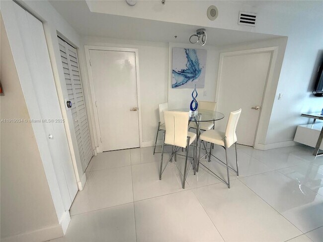 Foto del edificio - 5077 NW 7th St