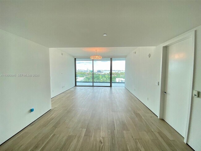 Foto del edificio - 10203 Collins Ave