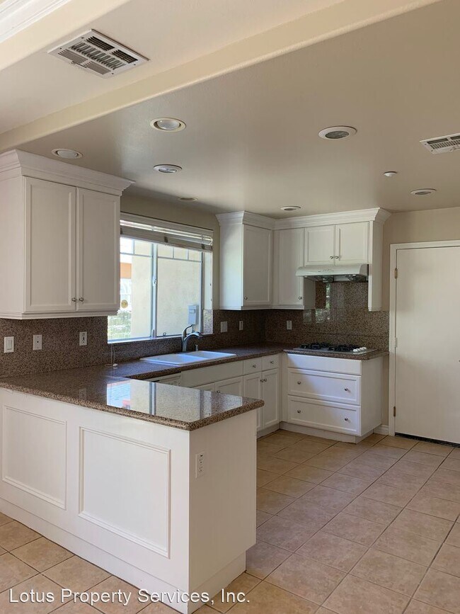 Building Photo - 3 br, 2.5 bath House - 333 Diamond Street #B