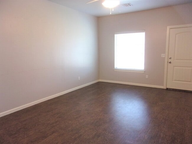 Building Photo - 2 BED 1 BATH 1 CAR GARAGE TOWNHOUSE-DEL CITY