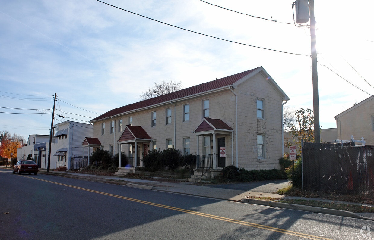 Primary Photo - 514 Sophia St